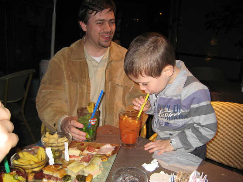 Giulcenc son enjoying an afterdinner cocktail!!!! (Luckly alchoolfree ;-) )